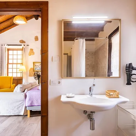 Casa La Tosca * 圣米格尔德阿沃纳